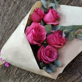 Монобукет из 5 розовых роз «Заветная мечта» от интернет-магазина «Донна Роза» в Кемерово