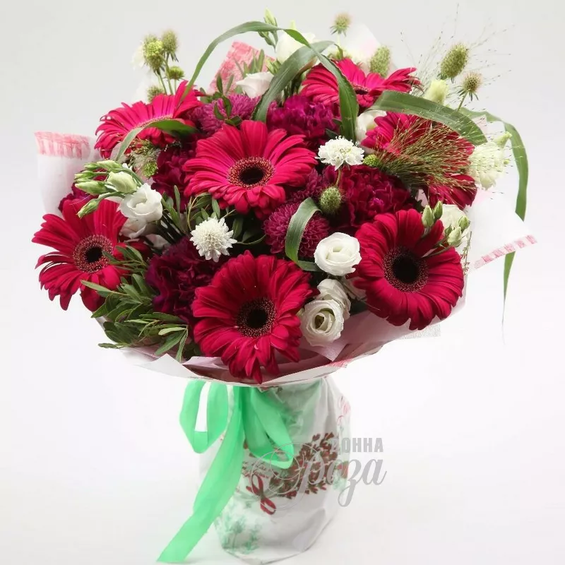 Сборный букет с герберами &laquo;Малинка&raquo;