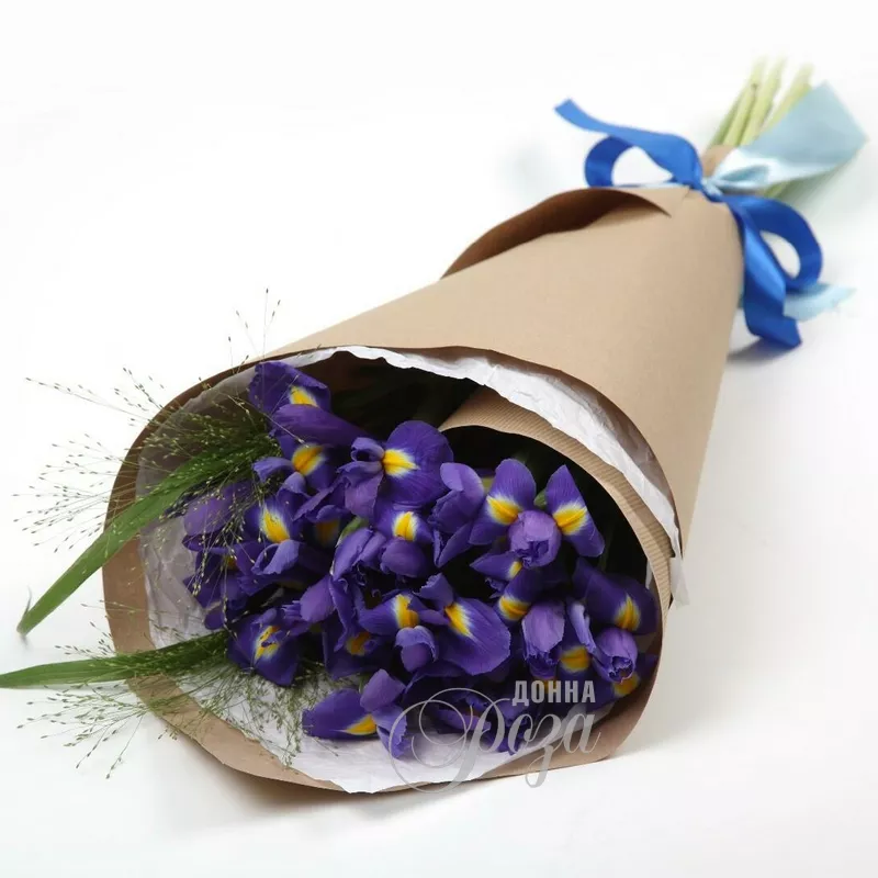 Монобукет с ирисами &laquo;Конфетка&raquo;