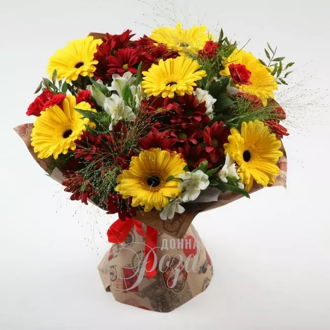 Сборный букет с герберами &laquo;Сияние&raquo;