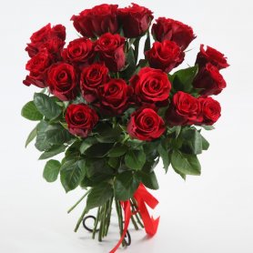 Монобукет из красных роз «Лаконичность» от интернет-магазина «Донна Роза» в Кемерово