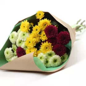 Монобукет из хризантем &laquo;Сочиняй мечты&raquo; от интернет-магазина «Донна Роза» в Кемерове