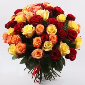 Монобукет разноцветных роз «Краски жизни» от интернет-магазина «Донна Роза» в Кемерово