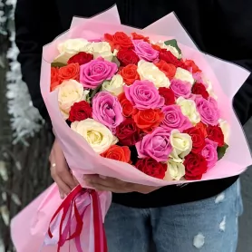 Монобукет разноцветных роз &laquo;Краски жизни&raquo; от интернет-магазина «Донна Роза» в Кемерове