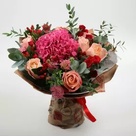 Сборный букет с гортензией &laquo;Сад Афины&raquo; от интернет-магазина «Донна Роза» в Кемерово