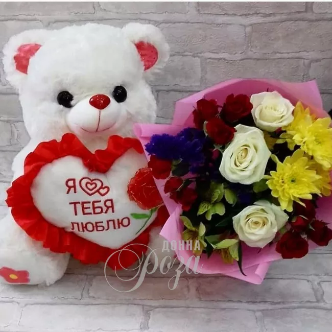 Букет с мягкой игрушкой &laquo;Влюблённый мишка&raquo;