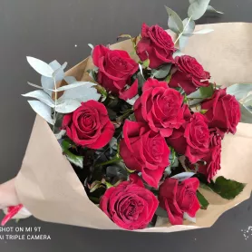 Монобукет из красных роз &laquo;Пронзительный взгляд&raquo; от интернет-магазина «Донна Роза» в Кемерове