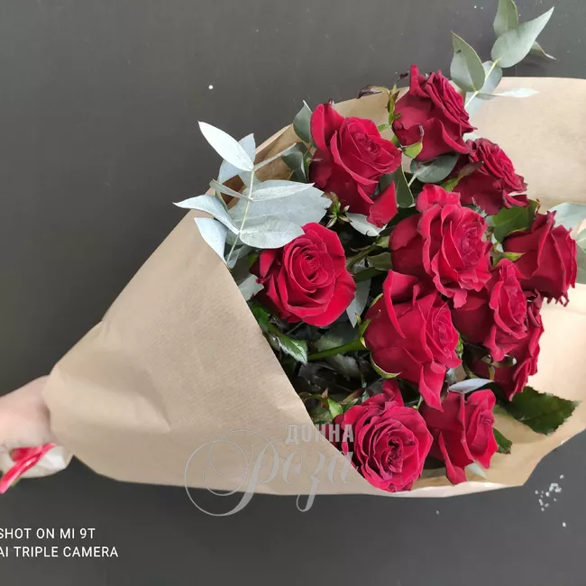 Монобукет из красных роз &laquo;Пронзительный взгляд&raquo; 1