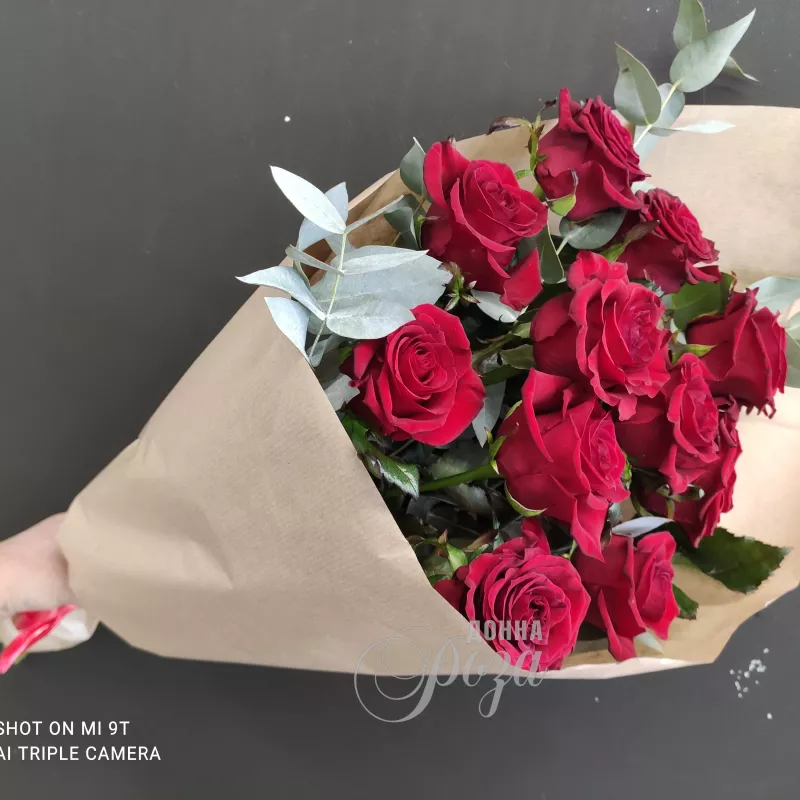 Монобукет из красных роз &laquo;Пронзительный взгляд&raquo; 1