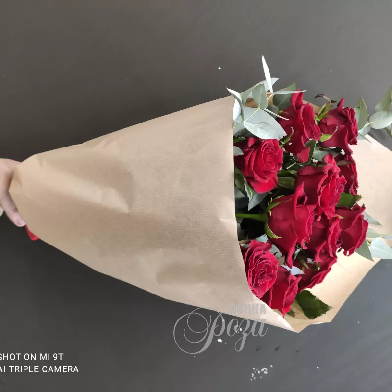 Монобукет из красных роз &laquo;Пронзительный взгляд&raquo; 2