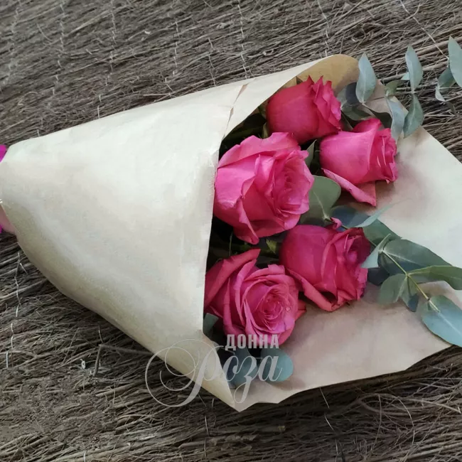 Монобукет из 5 розовых роз &laquo;Заветная мечта&raquo; 1