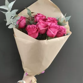 Монобукет из 7 розовых роз &laquo;Несгораемая страсть&raquo; от интернет-магазина «Донна Роза» в Кемерово
