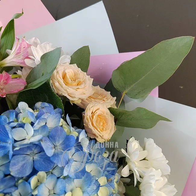 Сборный букет с гортензией &laquo;Bubble gum&raquo; 1