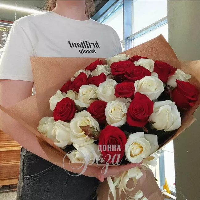 Монобукет из 31 розы &laquo;Коралловые бусы&raquo; 1