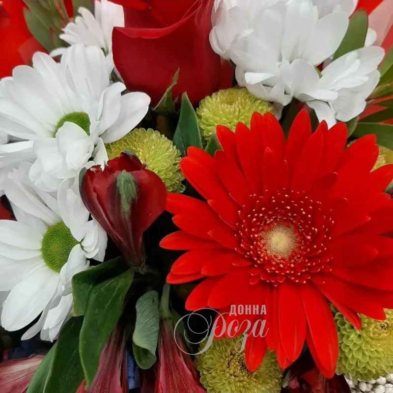 Сборный букет с гортензией  &laquo;Малина&raquo; 1