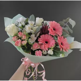Сборный букет &laquo;Вместо тысячи слов&raquo; от интернет-магазина «Донна Роза» в Кемерове