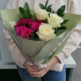 Сборный букет с розами «Белый ангел» от интернет-магазина «Донна Роза» в Кемерово