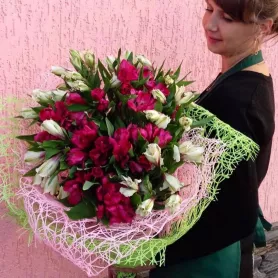 Монобукет &laquo;Серпантин&raquo; от интернет-магазина «Донна Роза» в Кемерове