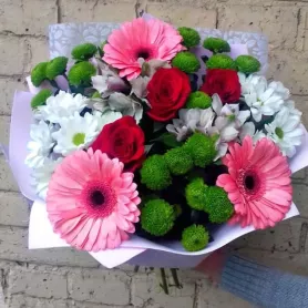 Сборный букет &laquo;Вечно красивая&raquo; от интернет-магазина «Донна Роза» в Кемерове