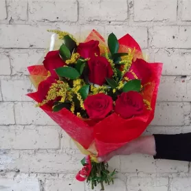 Сборный букет &laquo;Багряный закат&raquo; от интернет-магазина «Донна Роза» в Кемерове