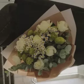 Сборный букет &laquo;С чистого листа&raquo; от интернет-магазина «Донна Роза» в Кемерове