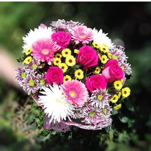 Сборный букет &laquo;Румяная заря&raquo; от интернет-магазина «Донна Роза» в Кемерове