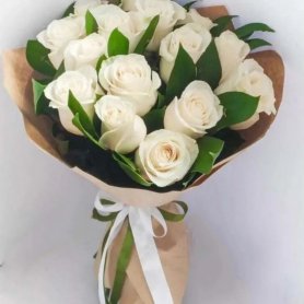Монобукет белых роз «Момент» от интернет-магазина «Донна Роза» в Кемерово