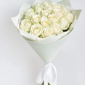 Монобукет из белых роз «Снежана» от интернет-магазина «Донна Роза» в Кемерово