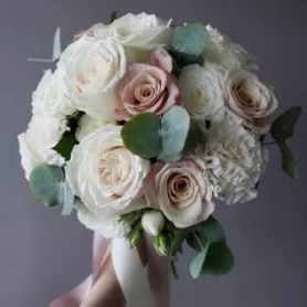 Букет невесты &laquo;Первый иней&raquo; от интернет-магазина «Донна Роза» в Кемерово