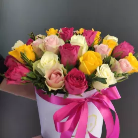 Композиция в шляпной коробке &laquo;Для самой нежной&raquo; от интернет-магазина «Донна Роза» в Кемерово