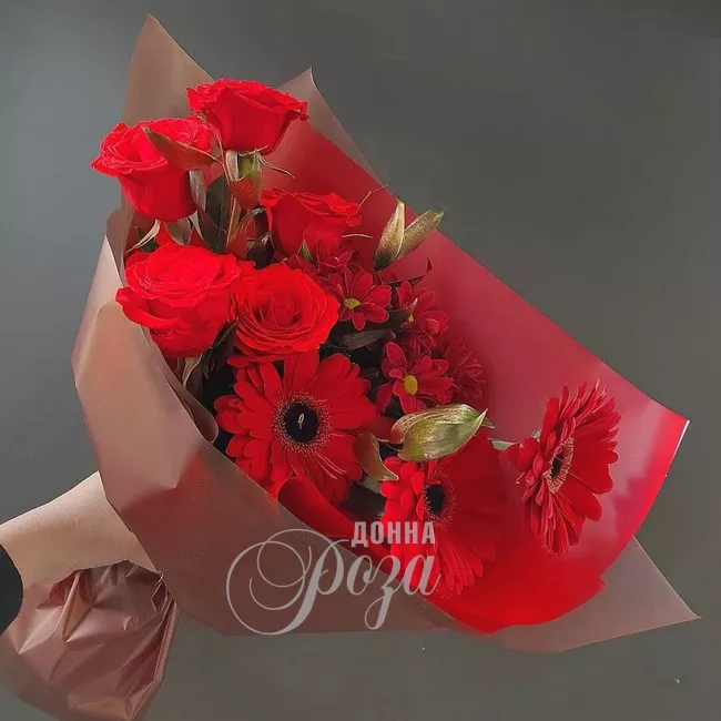 Авторский букет с герберами &laquo;Кармен&raquo;