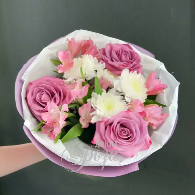 Сборный букет с розами и хризантемами &laquo;Сердцеедка&raquo; 2