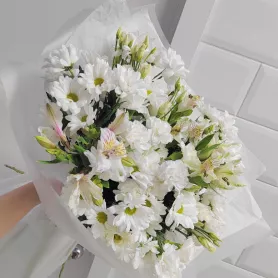 Авторский букет &laquo;Донна Роза in WHITE&raquo; размер L от интернет-магазина «Донна Роза» в Кемерове