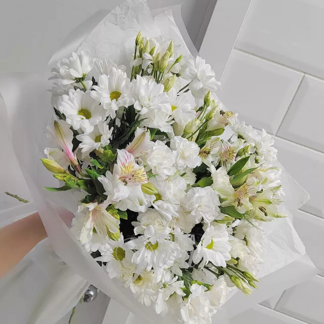 Авторский букет &laquo;Донна Роза in WHITE&raquo; размер L