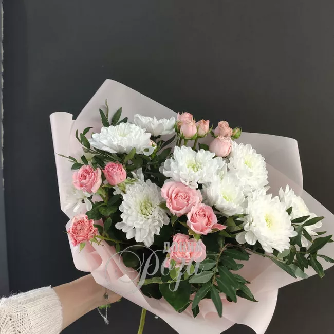 Букет их хризантем и роз &laquo;Поэма&raquo;
