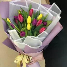 Монобукет из тюльпанов &laquo;Вера&raquo; от интернет-магазина «Донна Роза» в Кемерово