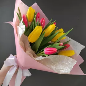 Монобукет из тюльпанов &laquo;Мамочке&raquo; от интернет-магазина «Донна Роза» в Кемерово