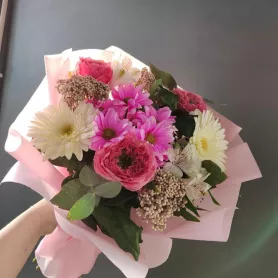 Сборный букет &laquo;Мон-амур&raquo; от интернет-магазина «Донна Роза» в Кемерове
