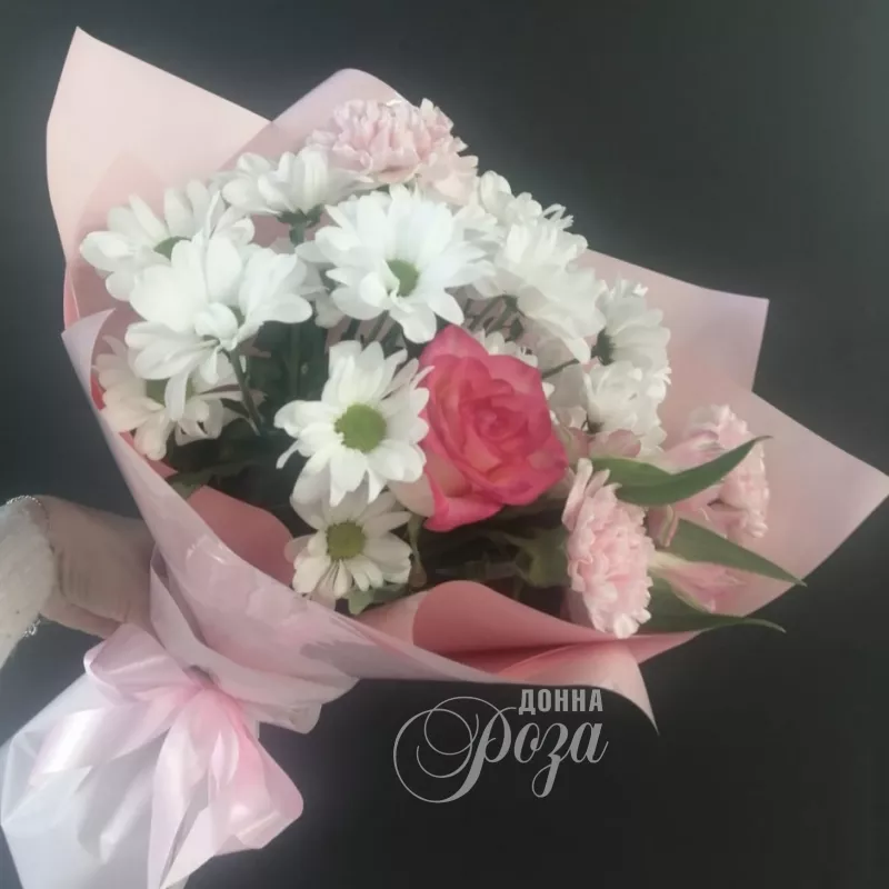 Сборный букет с хризантемами &laquo;Солнечный зайчик&raquo;