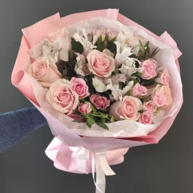 Сборный букет с альстромериями &laquo;Вечер в Милане&raquo; от интернет-магазина «Донна Роза» в Кемерове