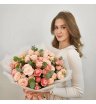 Букет из кустовой пионовидной розы «Бонжур мадам!"