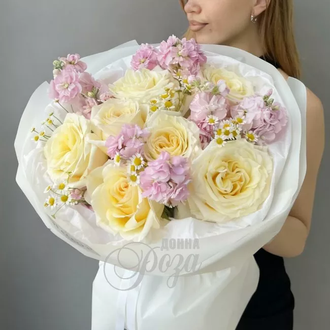 Букет с белыми розами &laquo;Лунная радуга&raquo; 2