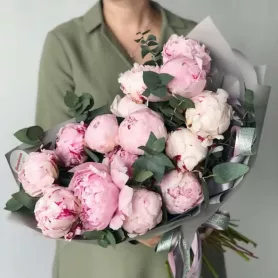 Букет пионов &laquo;Сара Бернар&raquo; от интернет-магазина «Донна Роза» в Кемерове