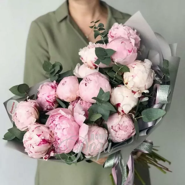 Букет пионов &laquo;Сара Бернар&raquo;