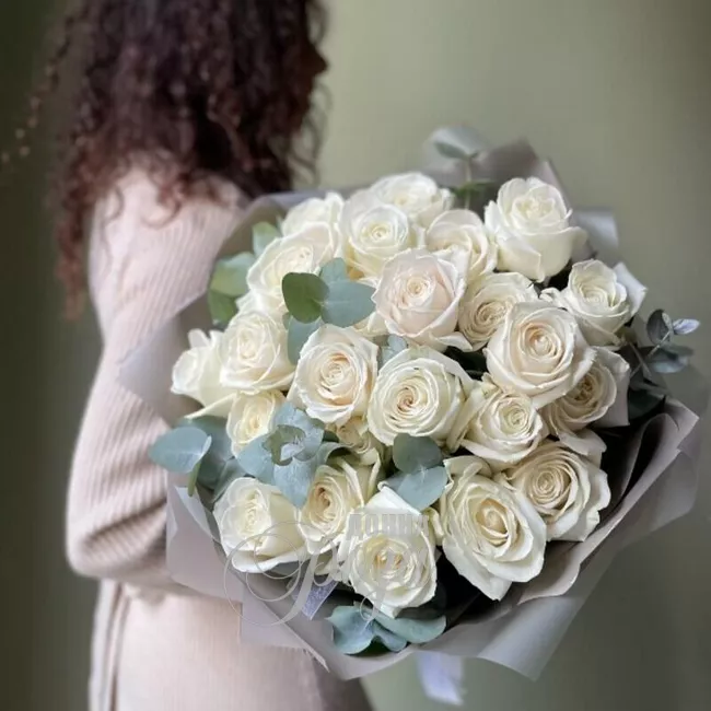 Букет из белых роз &laquo;Мамина забота&raquo;