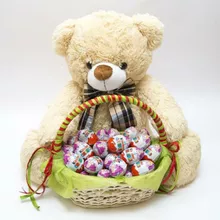 Набор корзина с шоколадными яйцами Киндер сюрприз и мягкой игрушкой от интернет-магазина «Донна Роза» в Кемерово