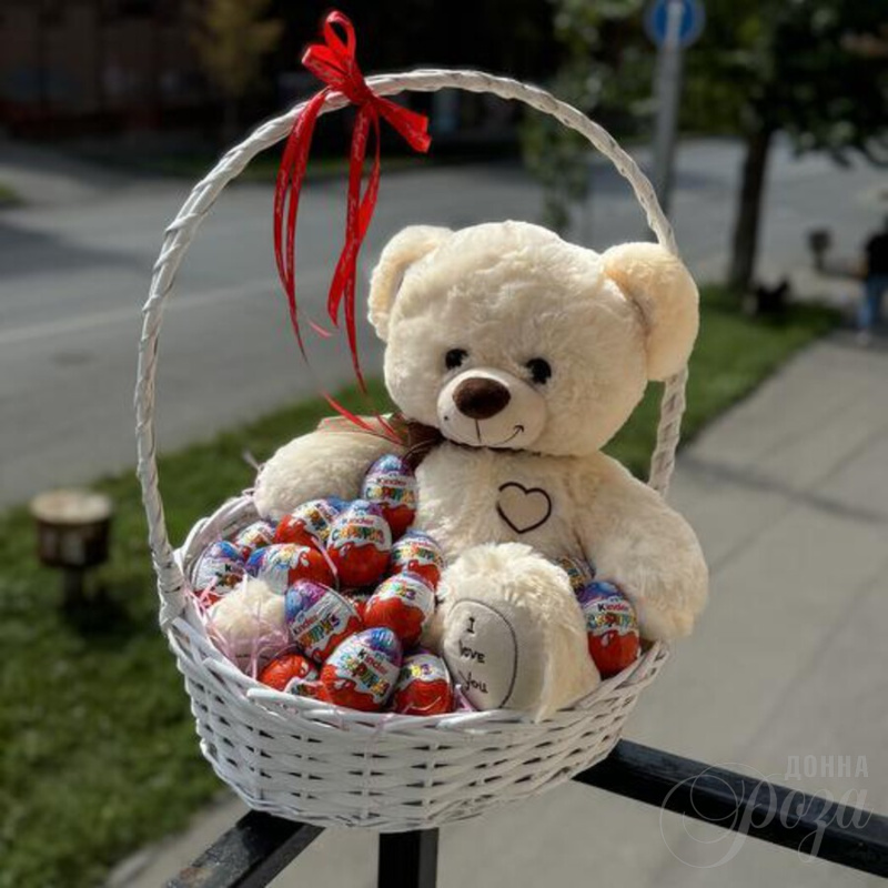 Набор шоколадных яиц Киндер сюрприз и мягкой игрушки