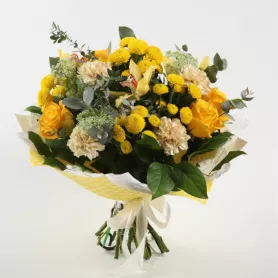 Сборный букет &laquo;Цветочник&raquo; от интернет-магазина «Донна Роза» в Кемерово