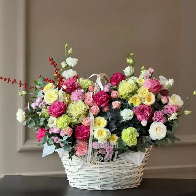 Корзина цветов &laquo;Для самой любимой&raquo;