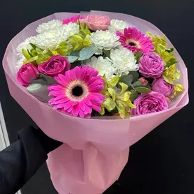 Букет &laquo;В порыве чувств&raquo; от интернет-магазина «Донна Роза» в Кемерово